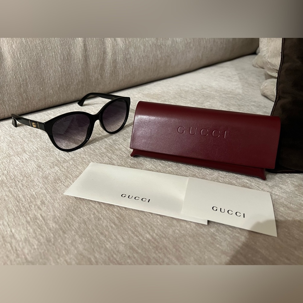 Gucci Sunnies Like New full set